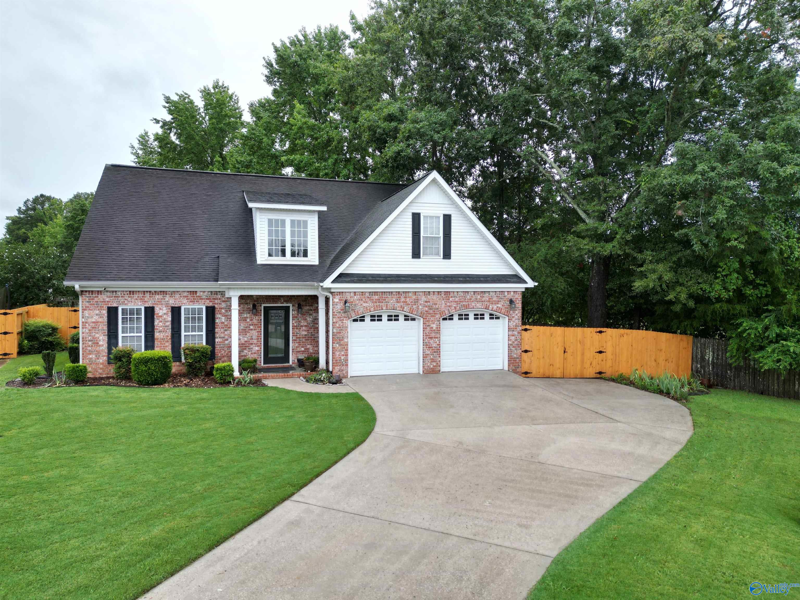 1312 Berrivine Drive, Hartselle, Alabama image 2