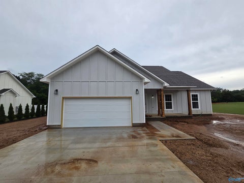 Homes For Sale - 5989 County Road 33<br/> Hollywood, AL 35752