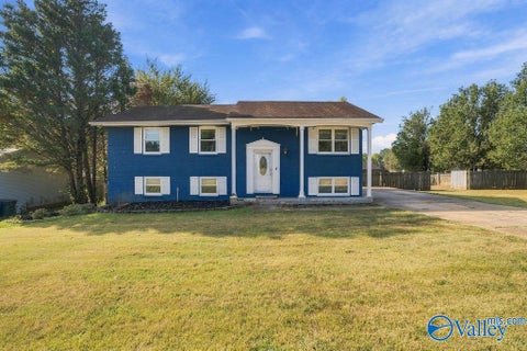 Homes For Sale - 505 Davis Avenue<br/> Florence, AL 35633