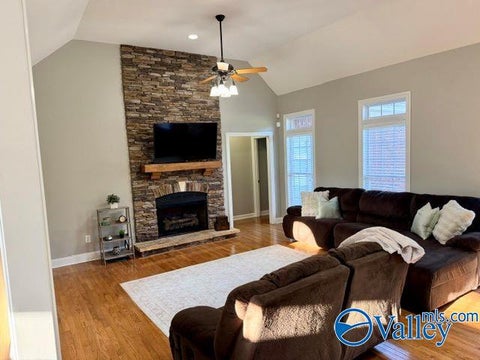 Homes For Sale - 226 Twin Lakes Drive<br/> New Market, AL 35761
