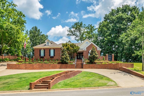 Homes For Sale - 129 Wildwood Trail<br/> Florence, AL 35630