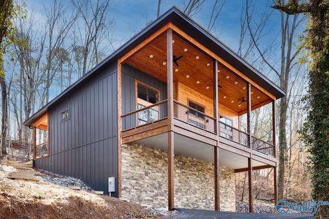 Homes For Sale - 437 Shoreland Circle<br/> Scottsboro, AL 35769