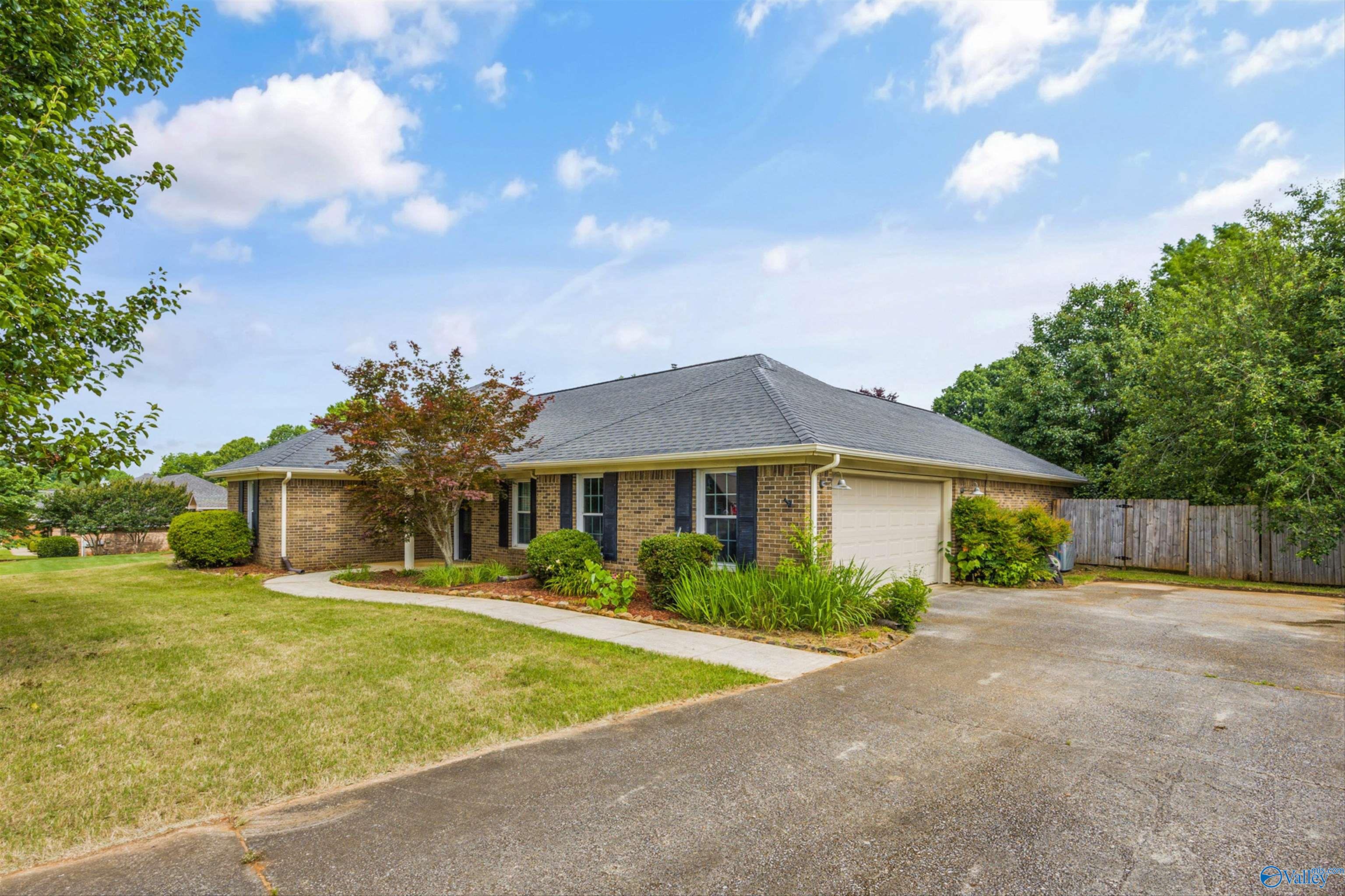 221 Badger Drive, Harvest, Alabama image 2