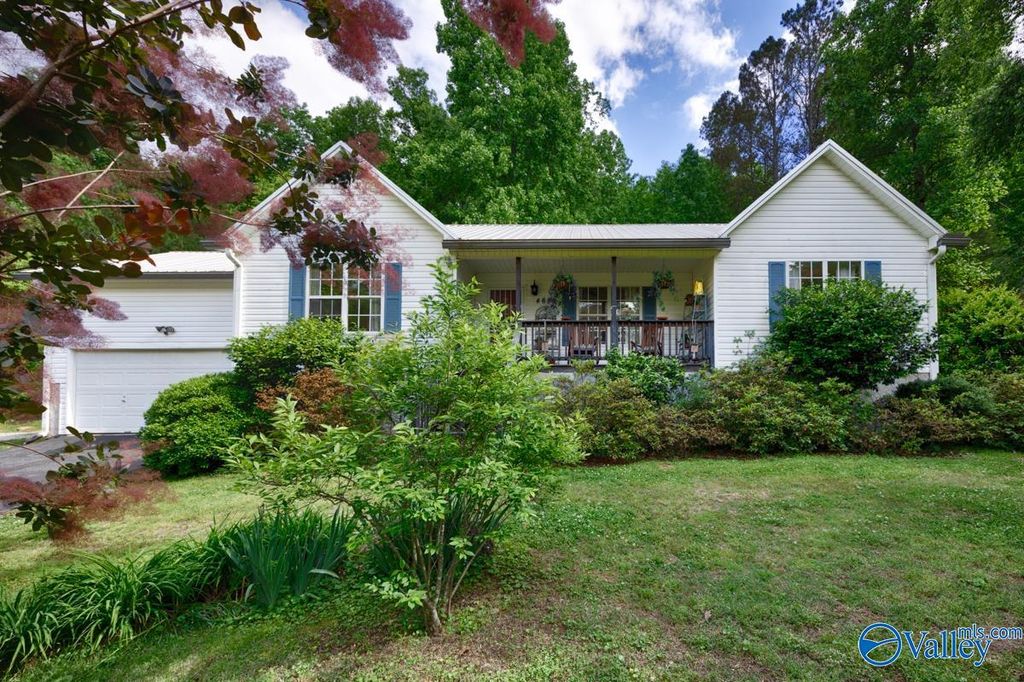 4688 Hide-A-Way Drive, Guntersville, AL 35796 | MLS 21918513