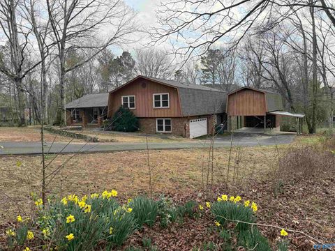 Homes For Sale - 1975 Pine Lake Drive<br/> Arab, AL 35016