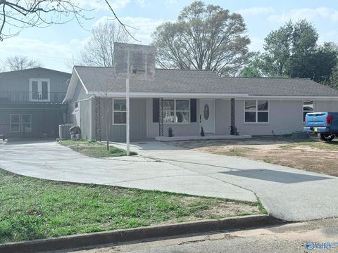 Photo of 1603 4th Avenue SW, Decatur, AL 35601 (MLS # 21919185)