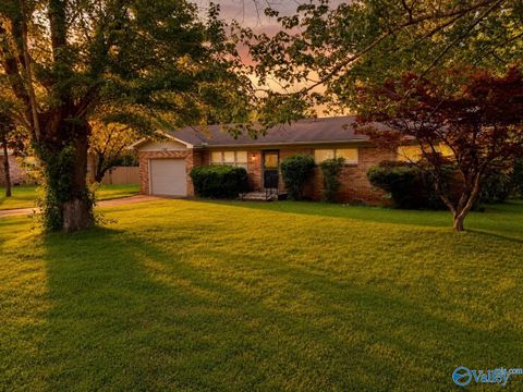 Homes For Sale - 1706 Club View Drive<br/> Madison County, Huntsville, AL 35816