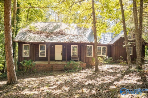 Homes For Sale - 6201 Robin Lane<br/> Fort Payne, AL 35967