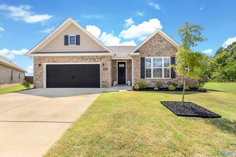 Homes For Sale - 1902 Dawn Court<br/> Hartselle, AL 35640