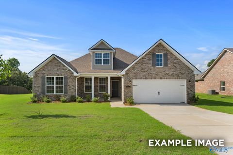 Photo of 819 Ronnie Drive SE, Hartselle, AL 35640 (MLS # 21912490)
