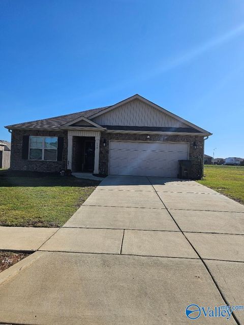 Photo of 110 Tea Tree Court, Hazel Green, AL 35750 (MLS # 21902110) Photo of 110 Tea Tree Court, Hazel Green, AL 35750 (MLS # 21902110)