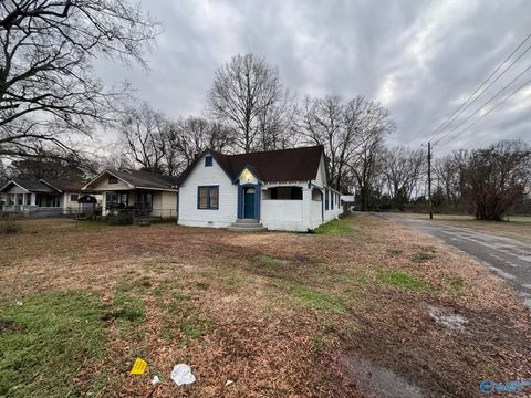 Photo of 201 Elmwood Avenue, Gadsden, AL 35980 (MLS # 21908149)
