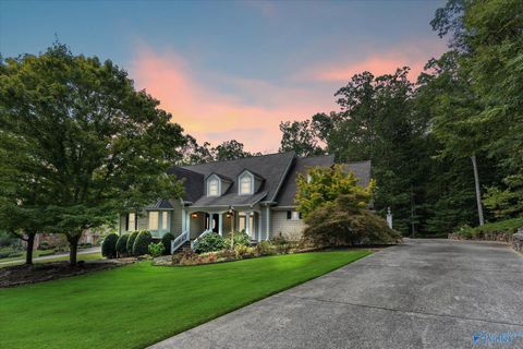 Homes For Sale - 295 Spindletop Drive<br/> Guntersville, AL 35976