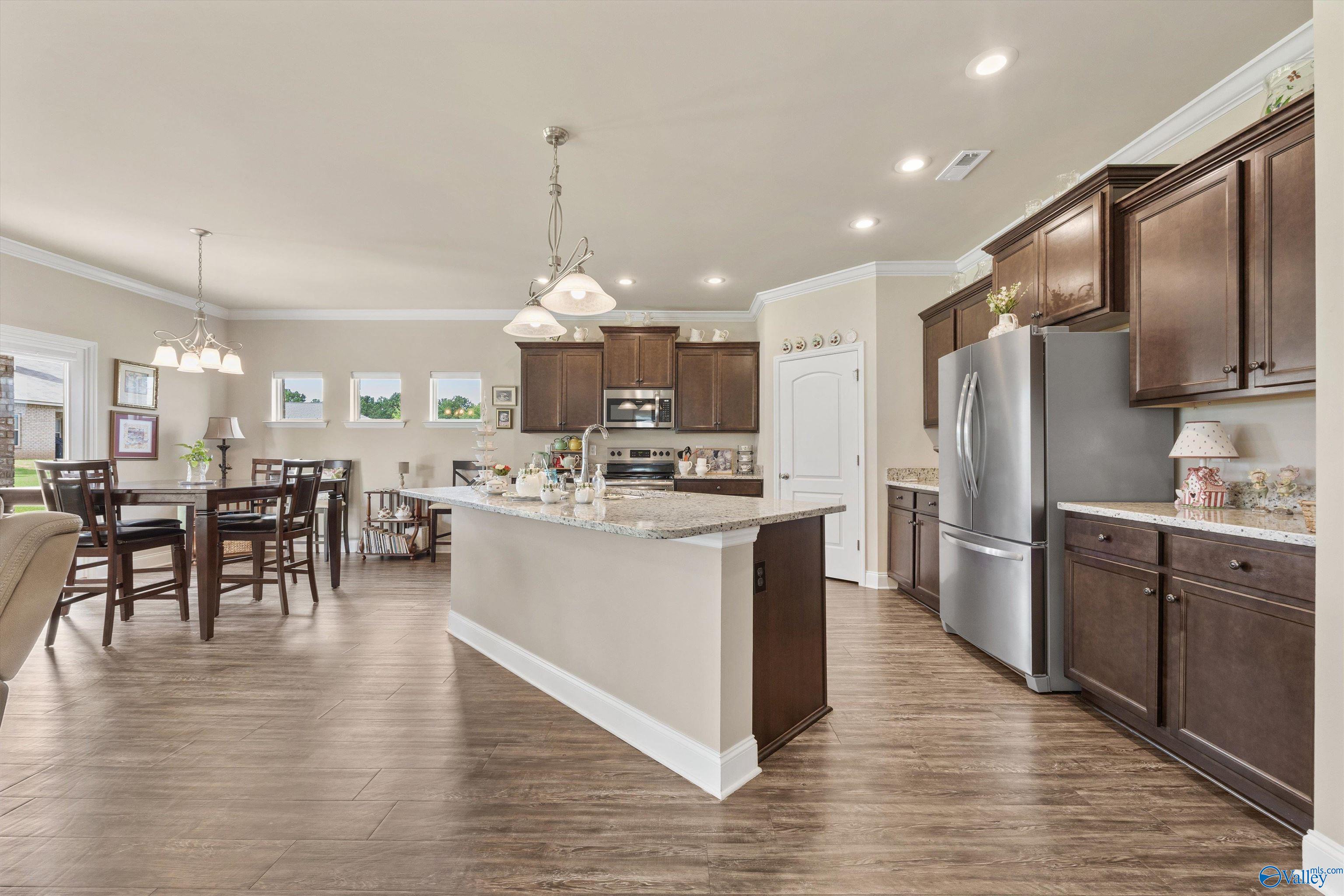 208 Dinner Tree Square