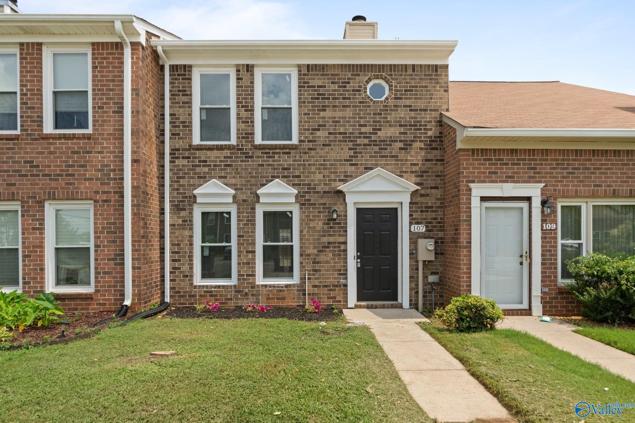 107 Cresent Circle