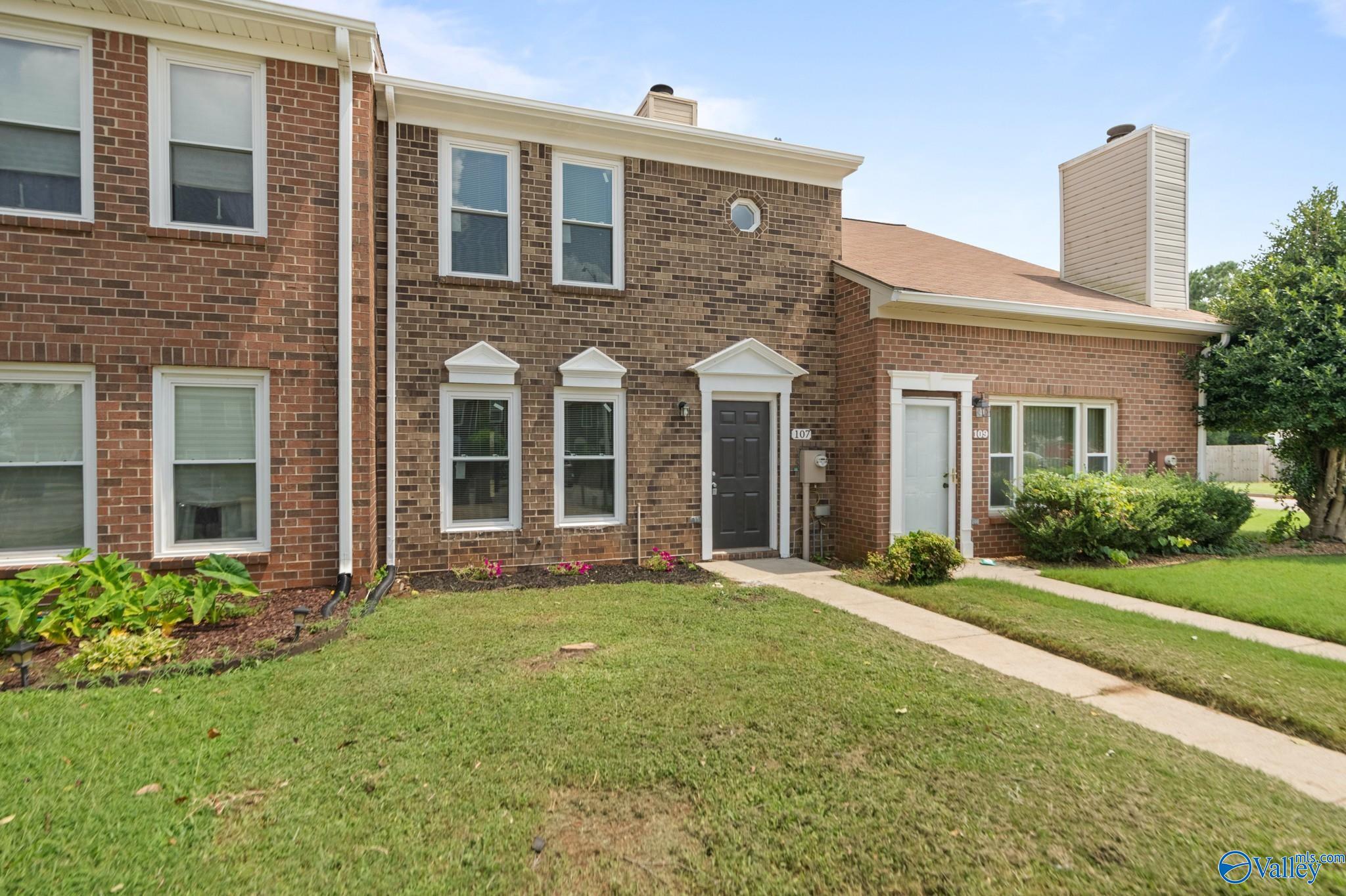 107 Cresent Circle