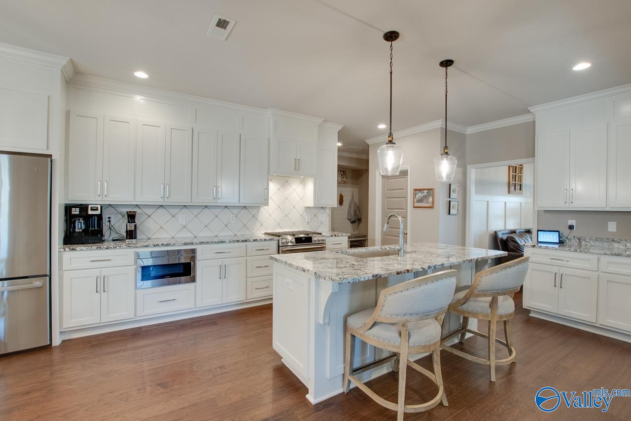 2413 Woodview Drive, Huntsville, Alabama image 10