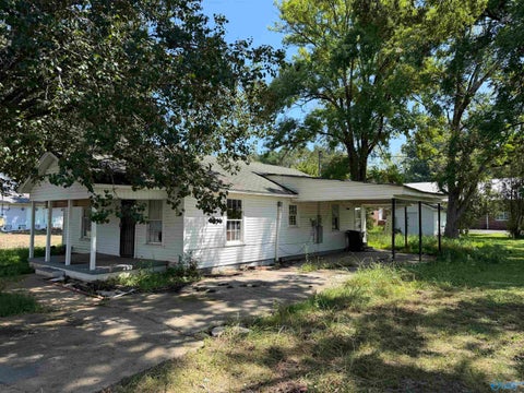 Homes For Sale - 223 Vann Street<br/> Scottsboro, AL 35768