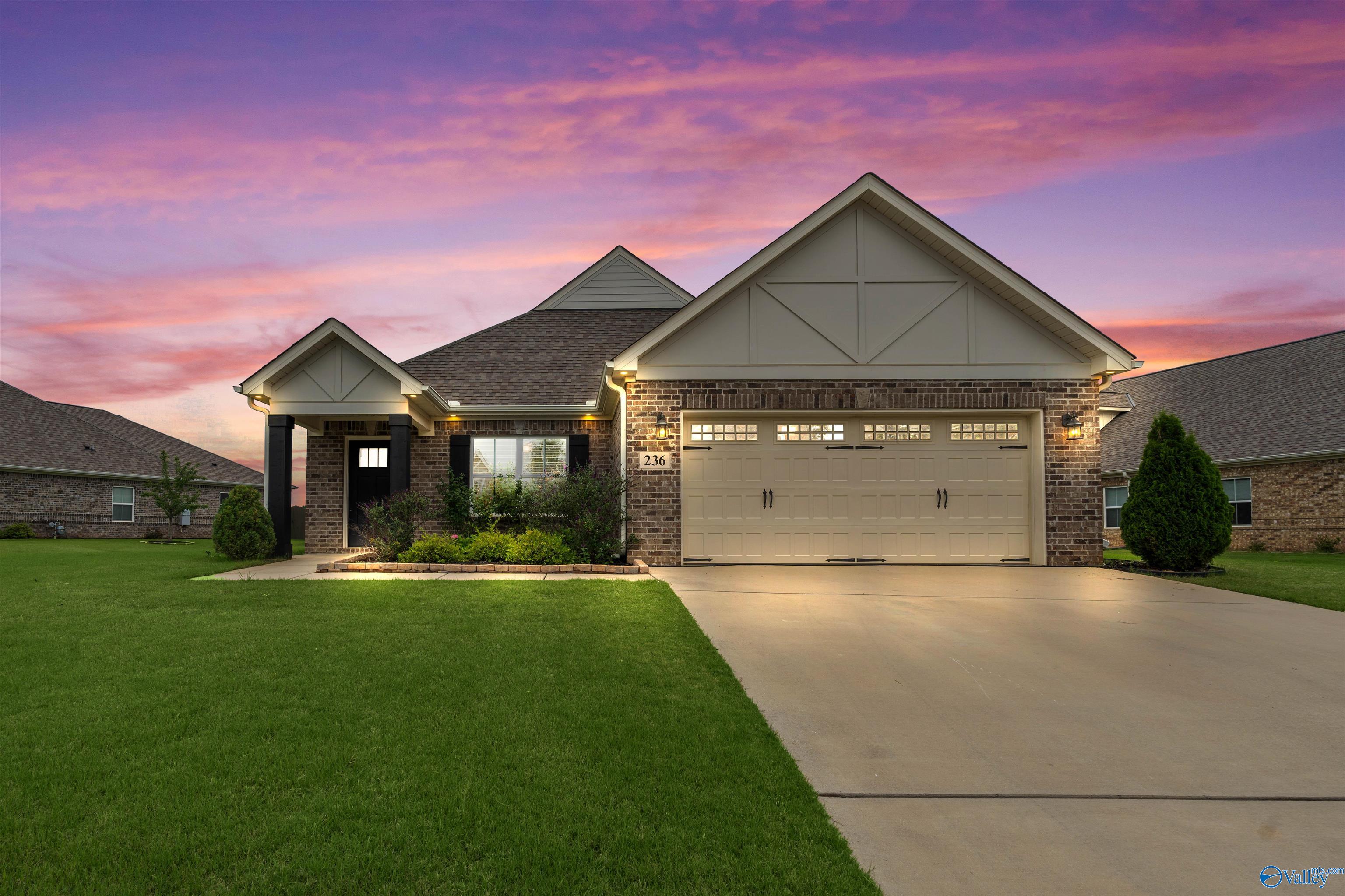 236 Dustin Lane NW