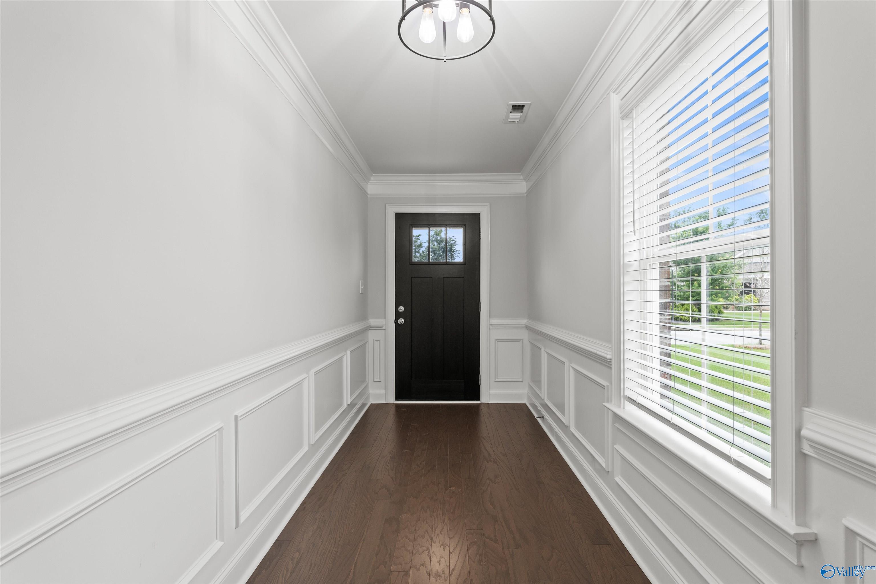 236 Dustin Lane NW