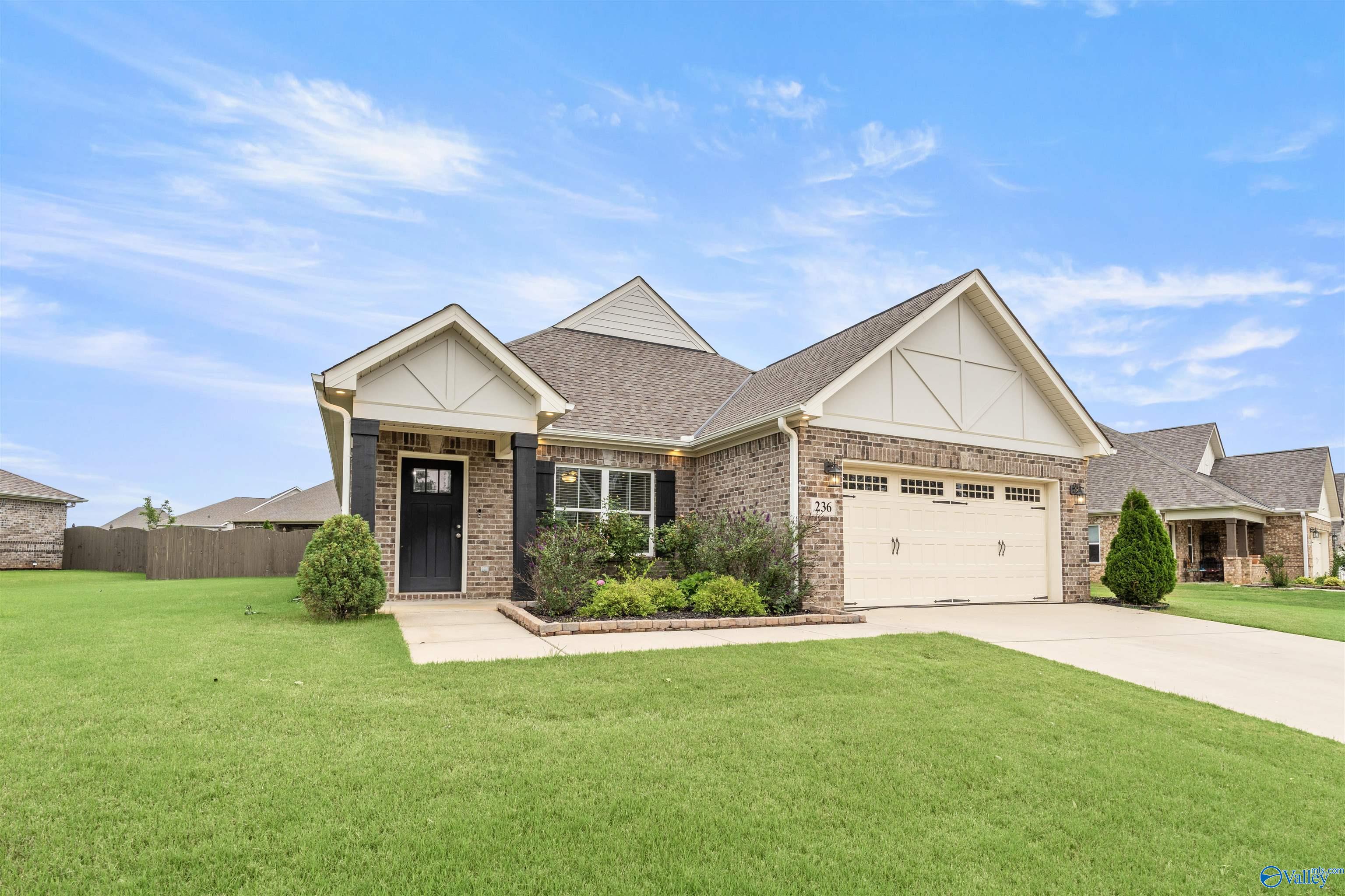 236 Dustin Lane NW