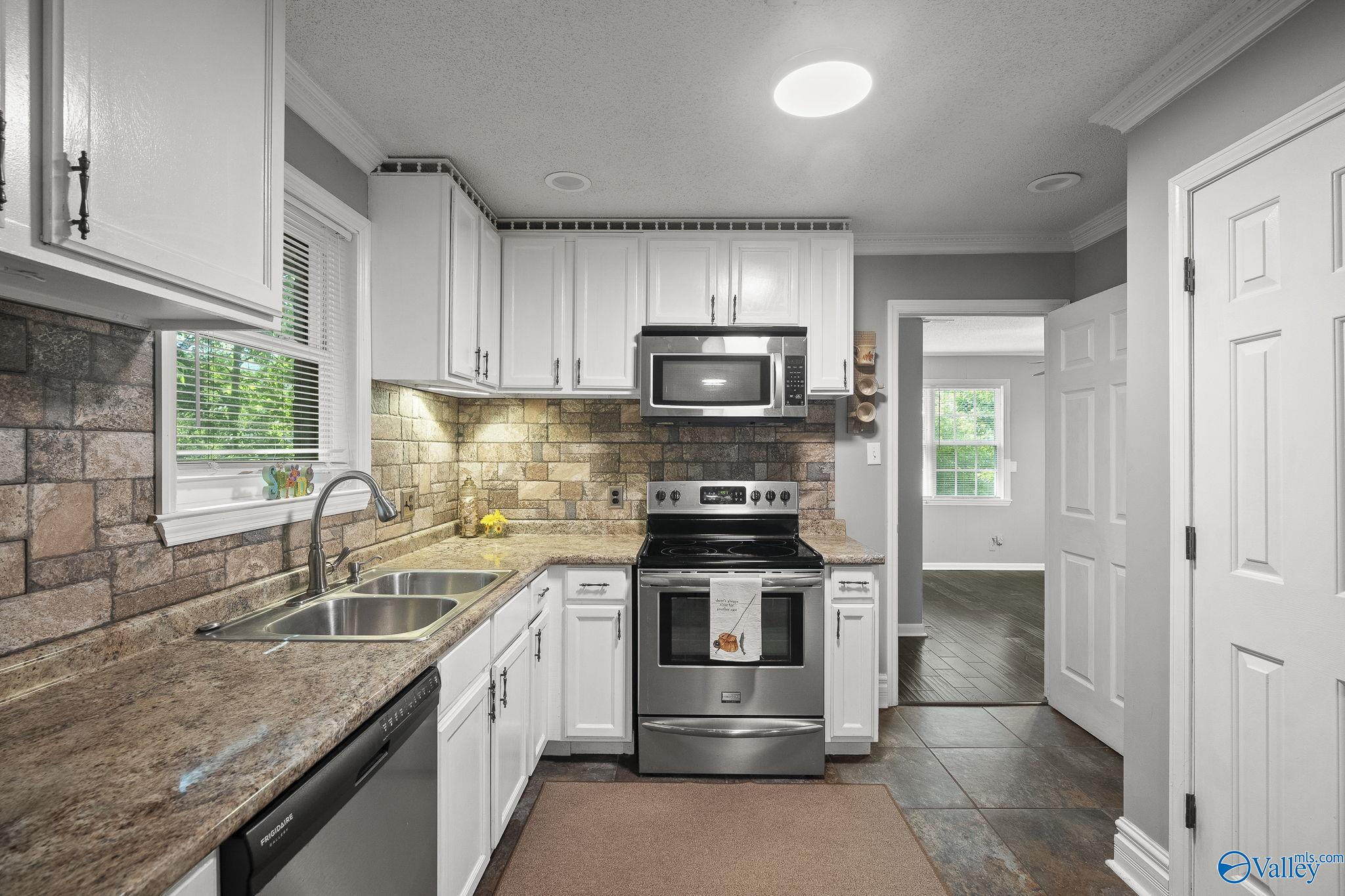 4233 Kimberly Drive, Guntersville, Alabama image 14