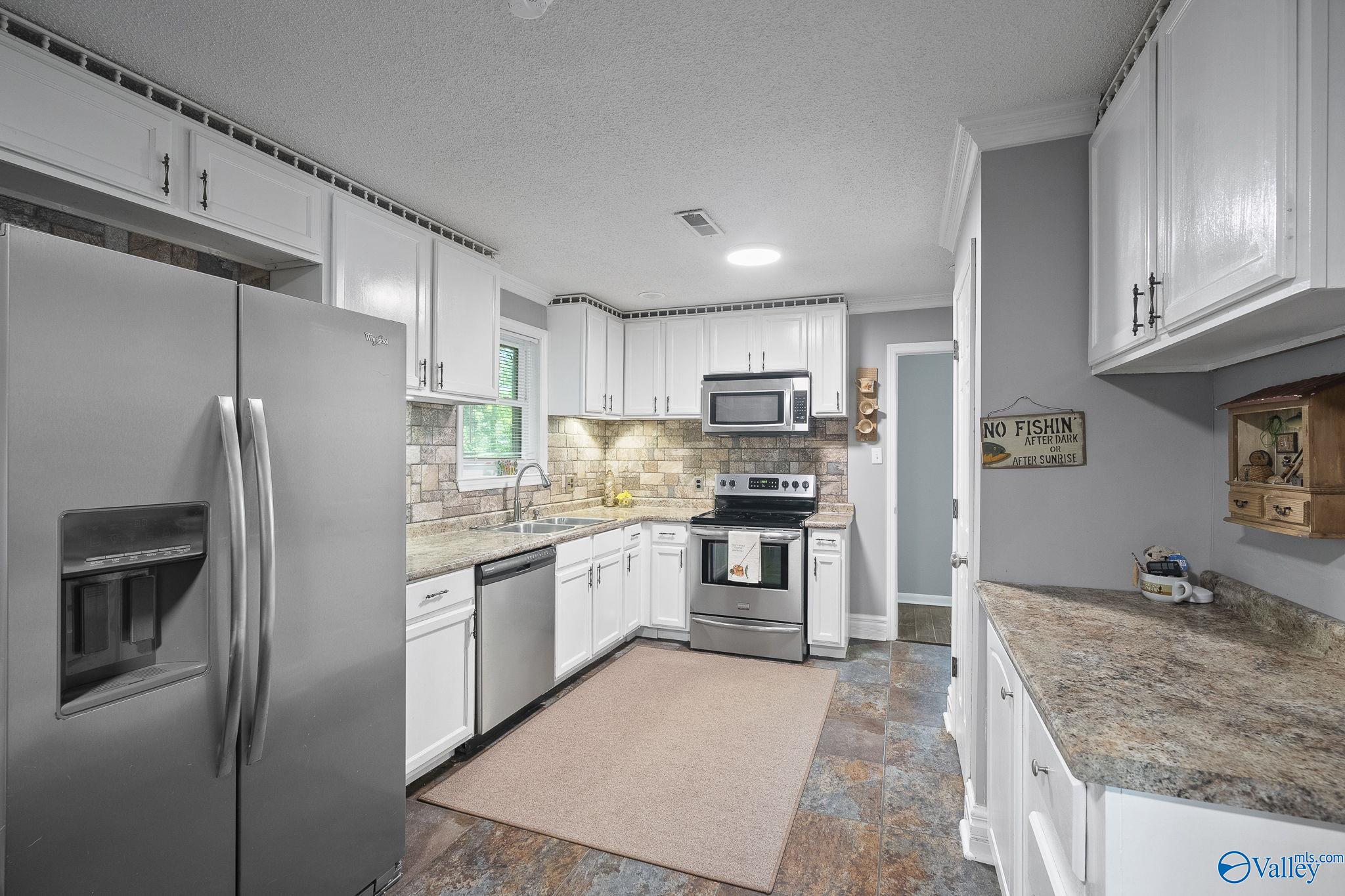 4233 Kimberly Drive, Guntersville, Alabama image 13
