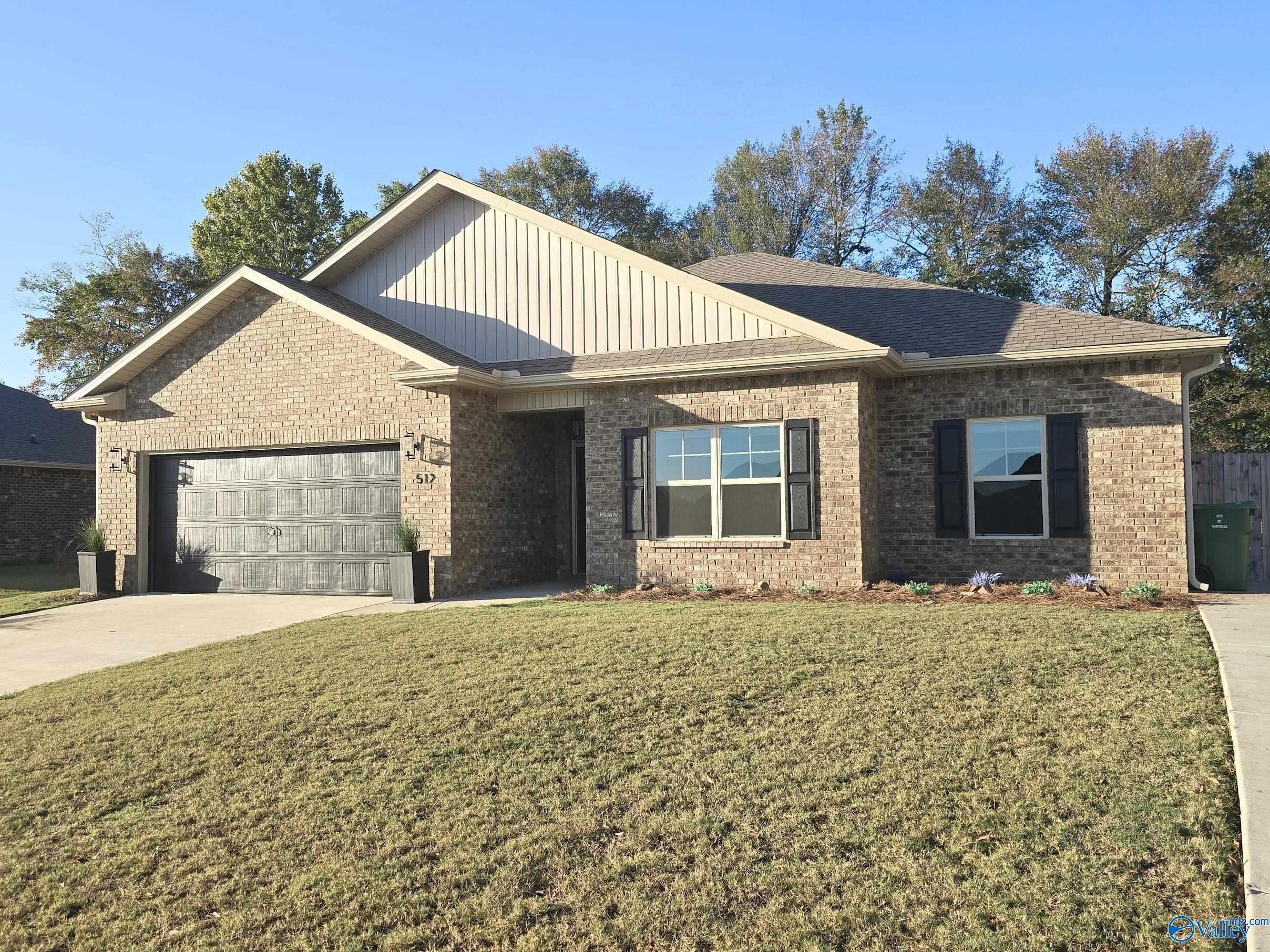 512 Wolf Trace, Hartselle, Alabama image 1