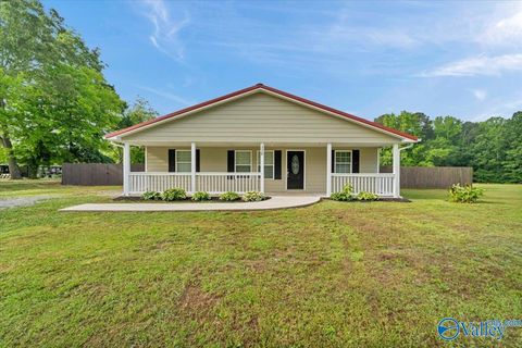 Homes For Sale - 320 Irby Circle<br/> Marshall County, Union Grove, AL 35175