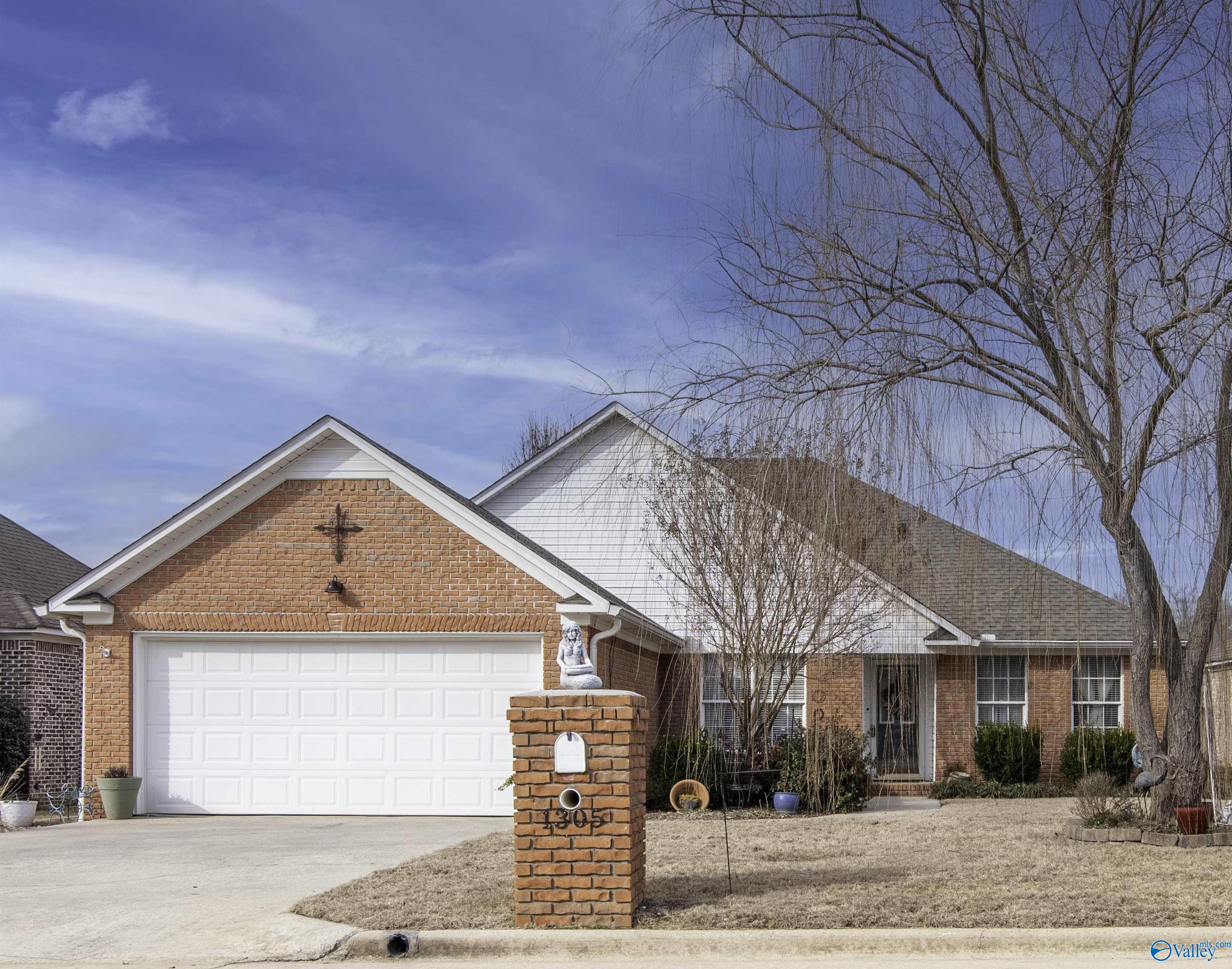 1305 Berrivine Drive, Hartselle, Alabama image 1