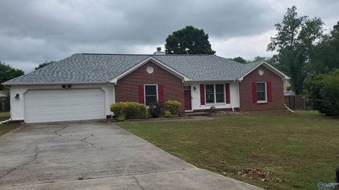 Photo of 121 Cooper Drive, Huntsville, AL 35811 (MLS # 21917384)