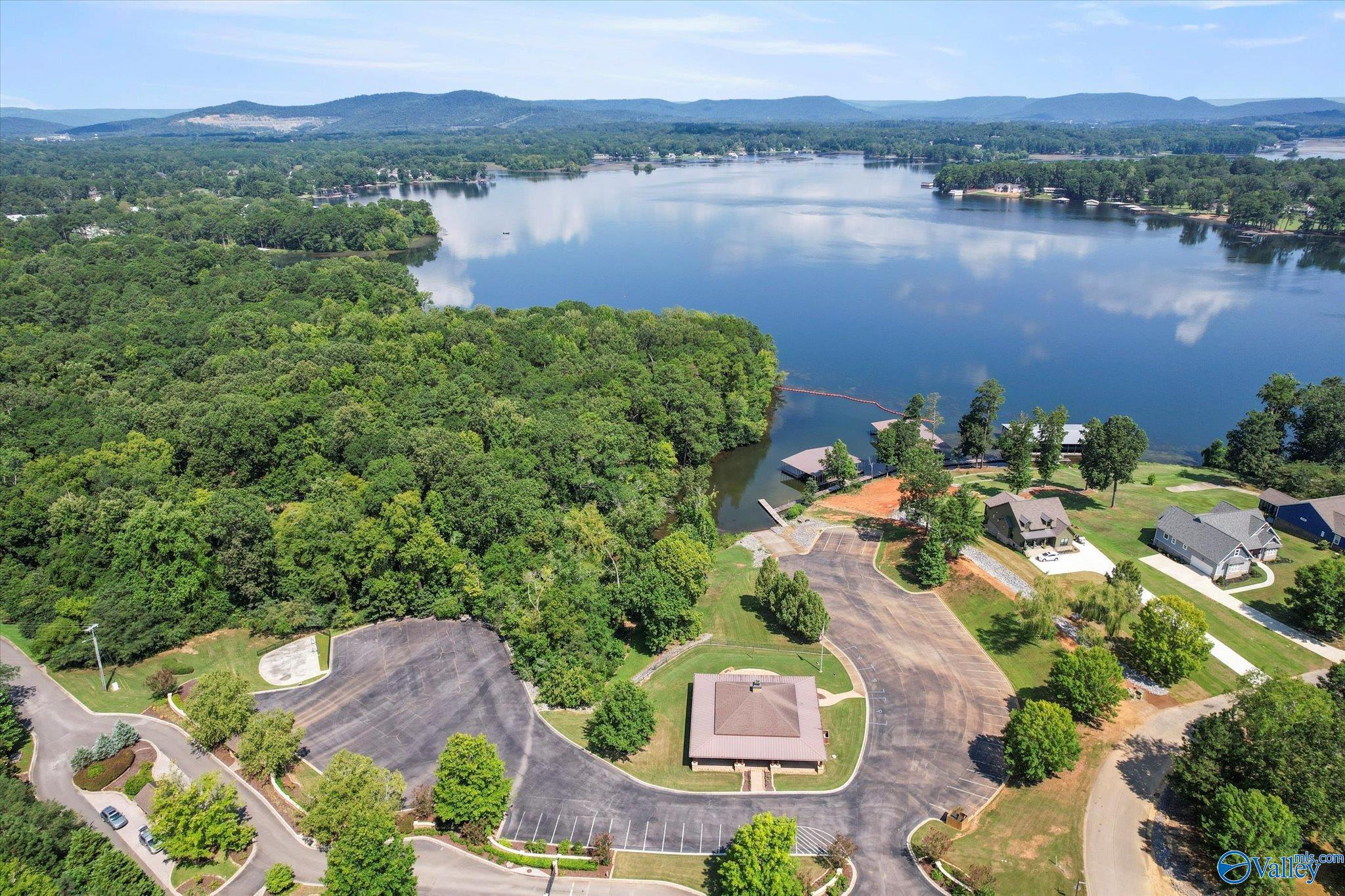 2215 Lookout Mountain Drive, Scottsboro, Alabama image 2