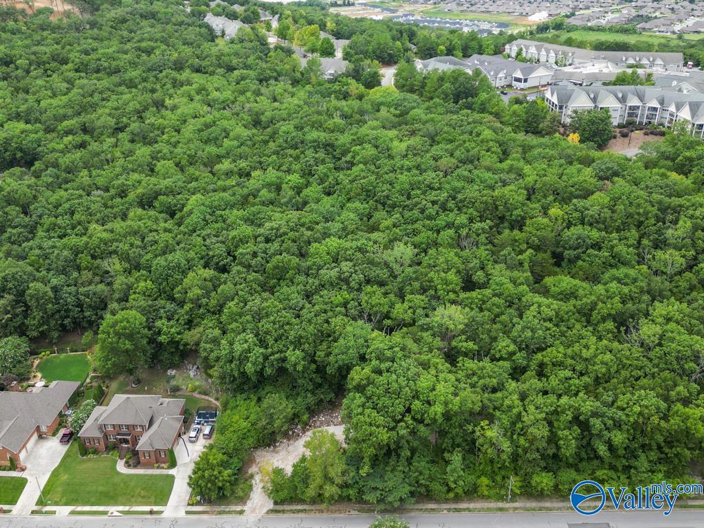 2416 Woodhurst Drive, Huntsville, Alabama image 2