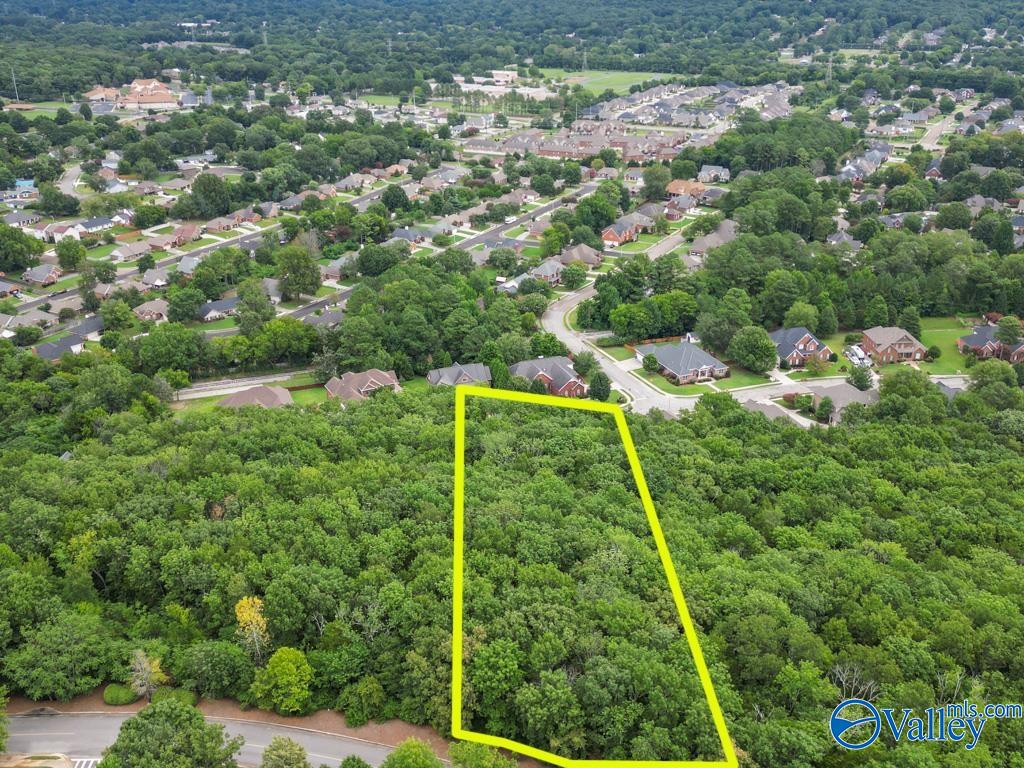 2416 Woodhurst Drive, Huntsville, Alabama image 10