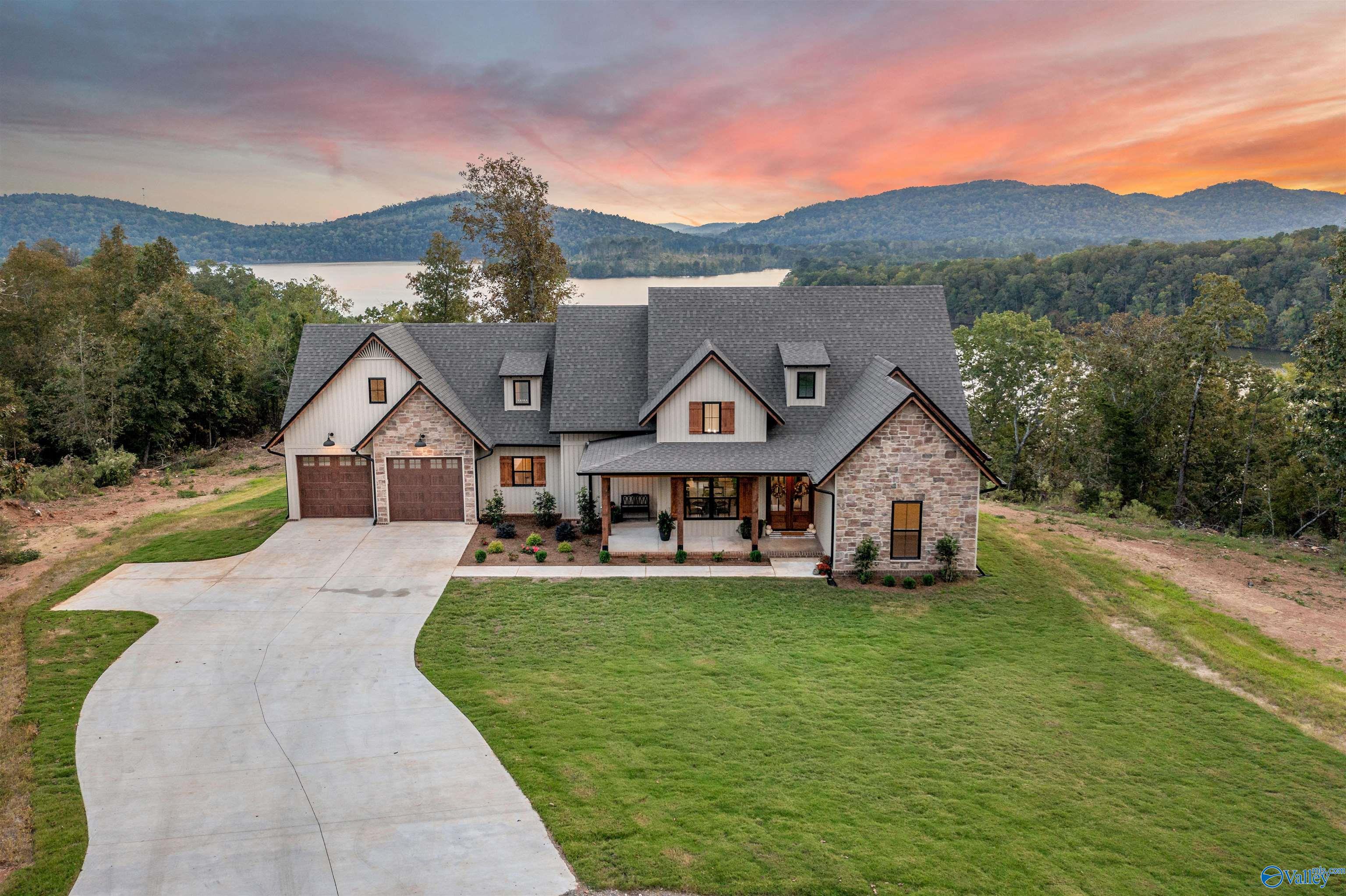 1125 Oak Ridge