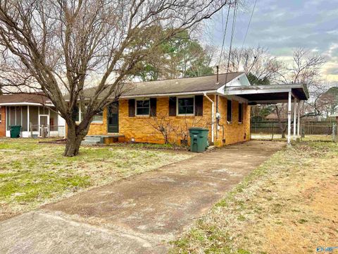 Photo of 405 Ewing Street, Huntsville, AL 35805 (MLS # 21909876)
