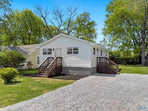 447 1/2 Bass Circle NW Huntsville AL 35801