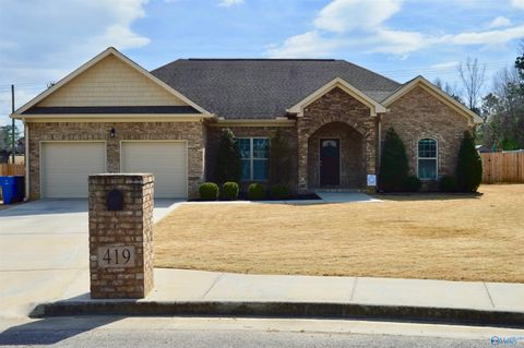 Photo of 419 Pembrooke Circle, Hartselle, AL 35640 (MLS # 21911330)
