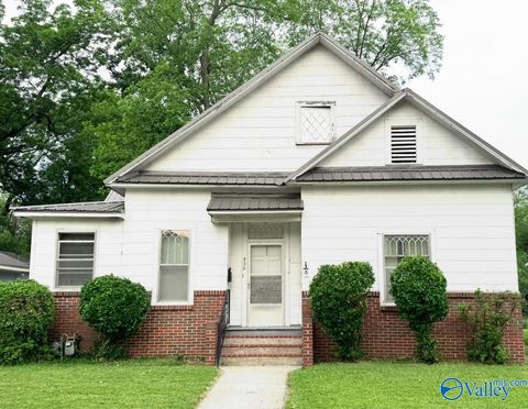 Homes For Sale - 930 S 11th Street<br/> Etowah County, Gadsden, AL 35901