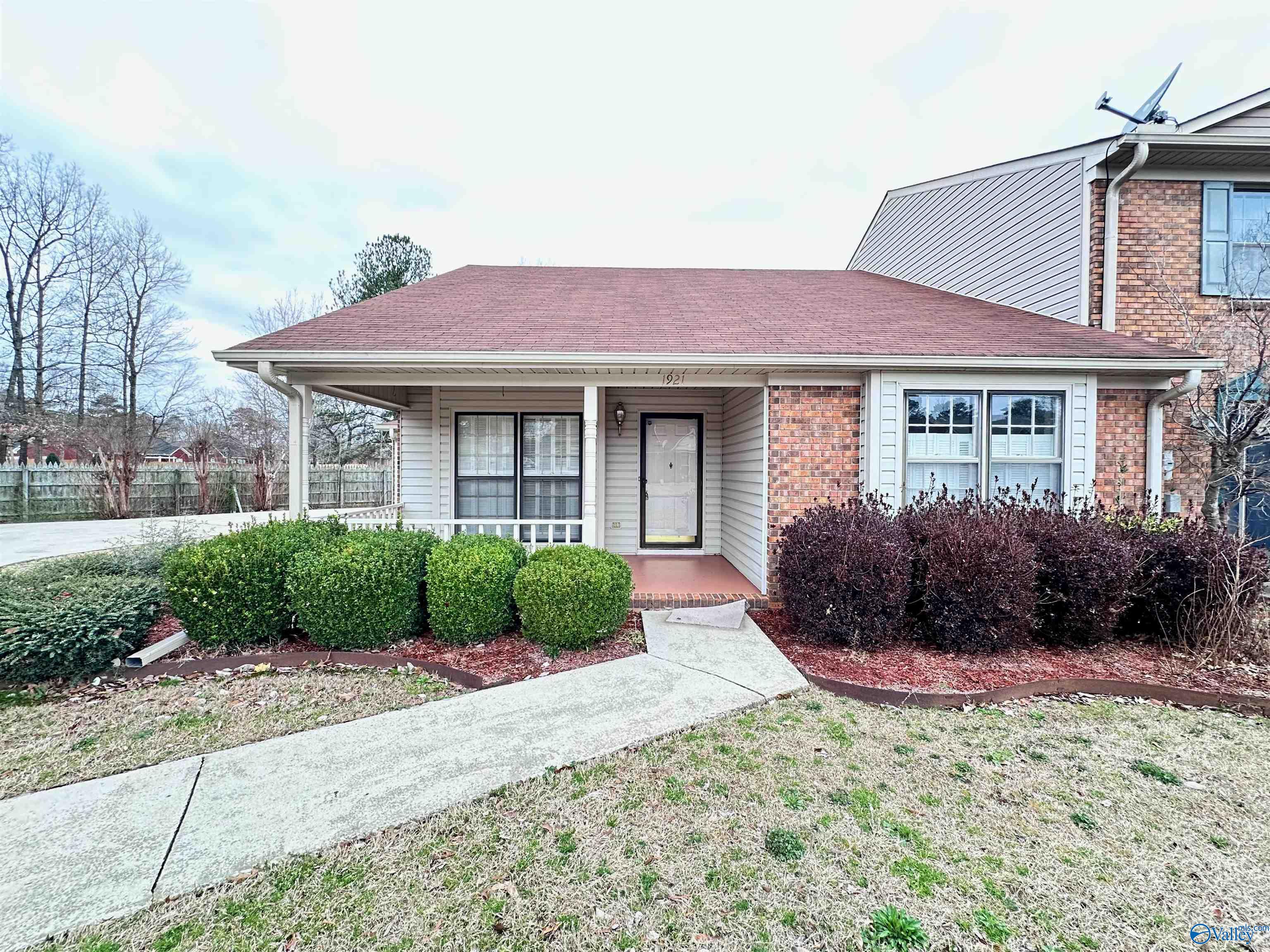 1921 W Brownstone Court, Decatur, Alabama image 1