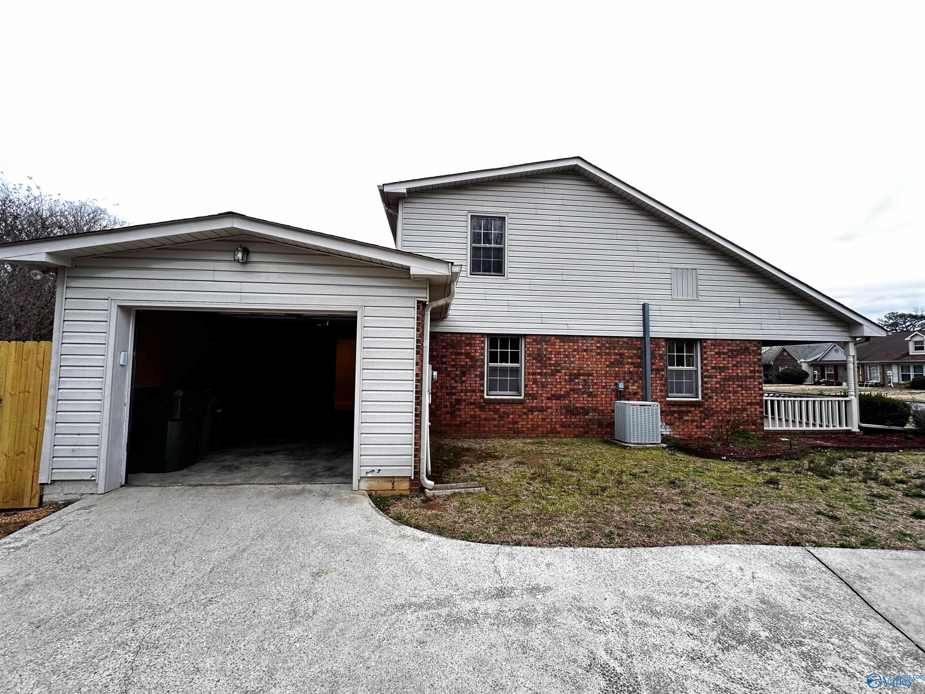 1921 W Brownstone Court, Decatur, Alabama image 4