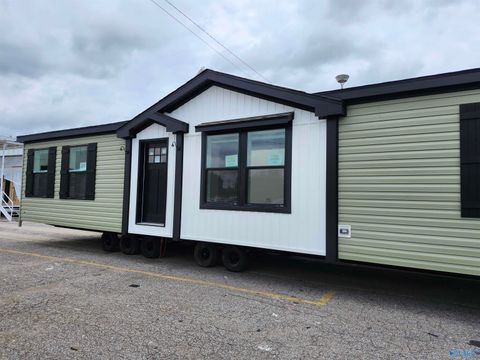 Photo of 123 County Road 55, Rogersville, AL 35652 (MLS # 21905398)