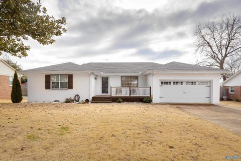 Homes For Sale - 570 Hazelwood Drive<br/> Florence, AL 35633