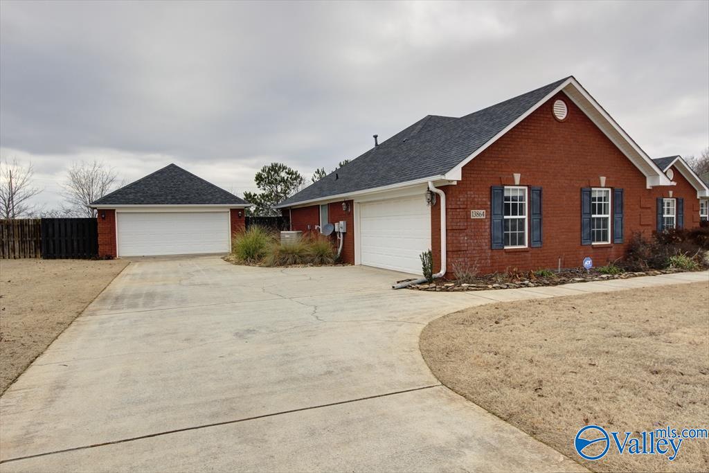 13864 Summerfield Lane, Athens, Alabama image 1