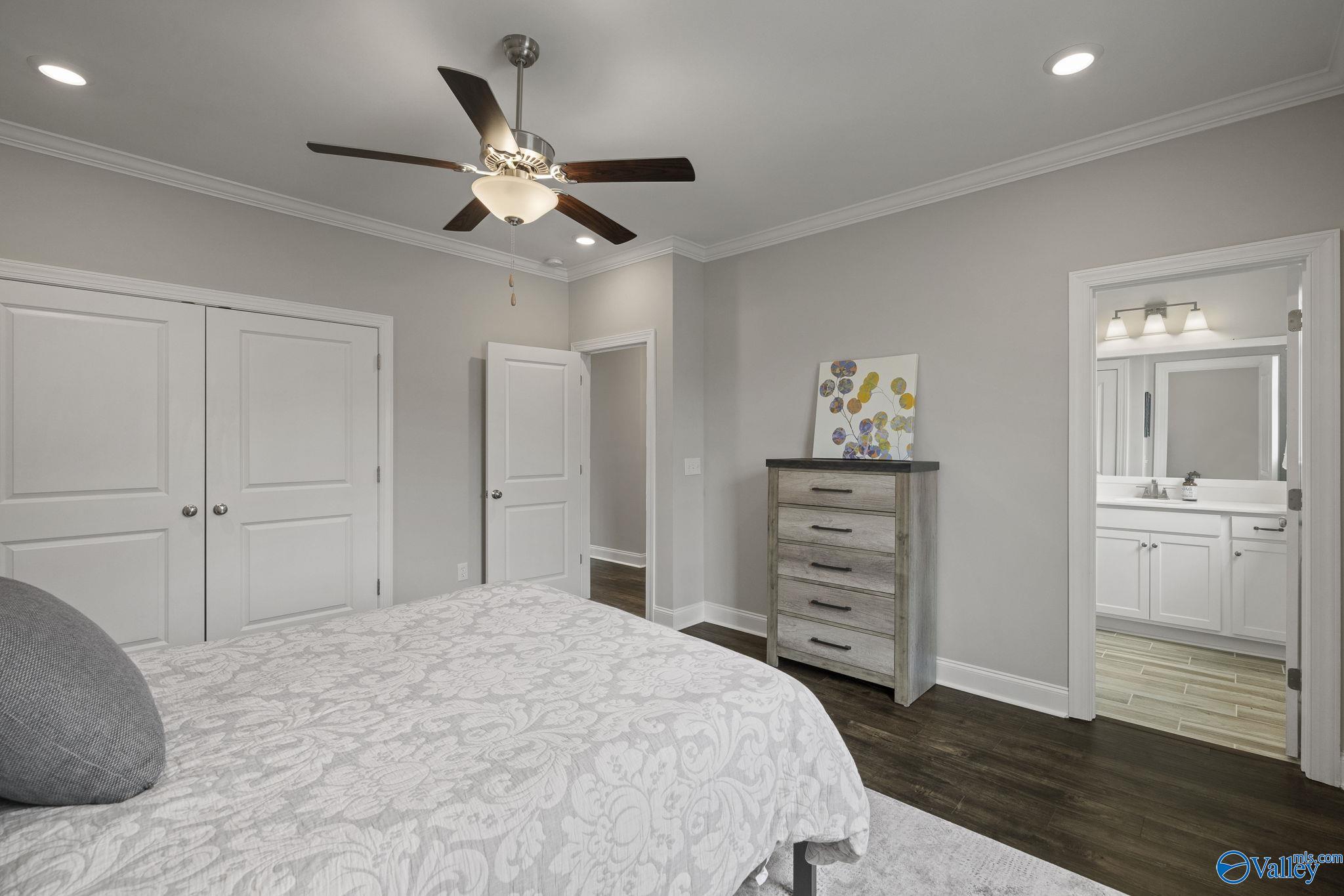 Huntsville, Alabama 35806, United States, 2 Bedrooms Bedrooms, ,3 BathroomsBathrooms,Residential,Active,238193