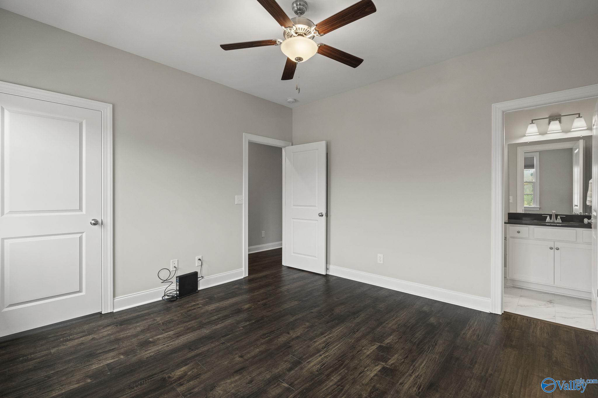 Huntsville, Alabama 35806, United States, 2 Bedrooms Bedrooms, ,3 BathroomsBathrooms,Residential,Active,238193