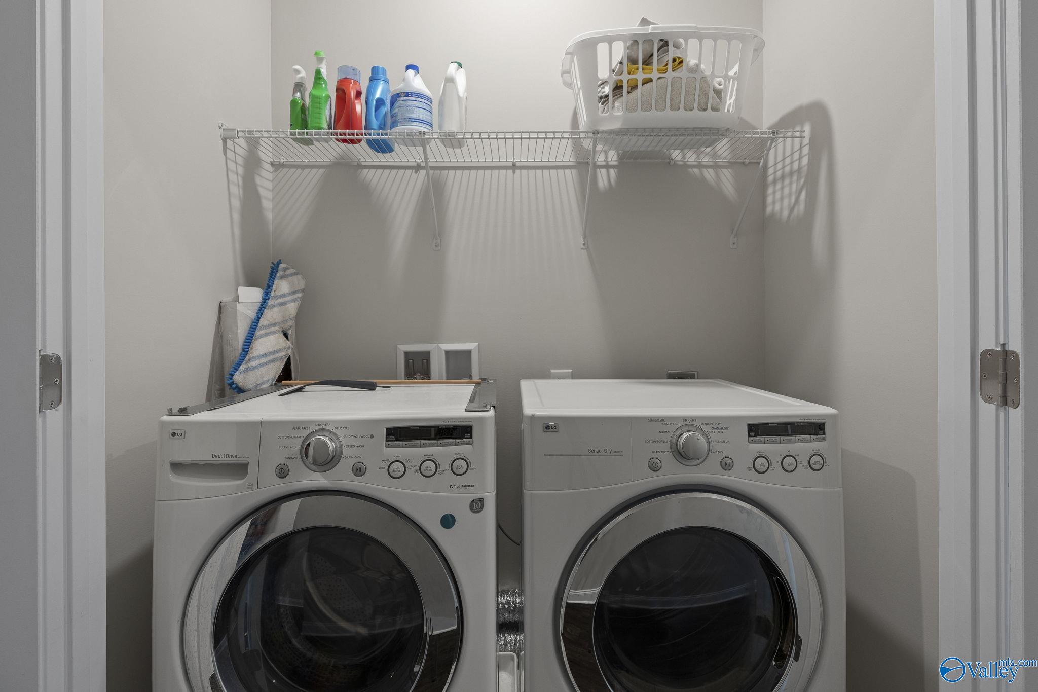 Huntsville, Alabama 35806, United States, 2 Bedrooms Bedrooms, ,3 BathroomsBathrooms,Residential,Active,238193