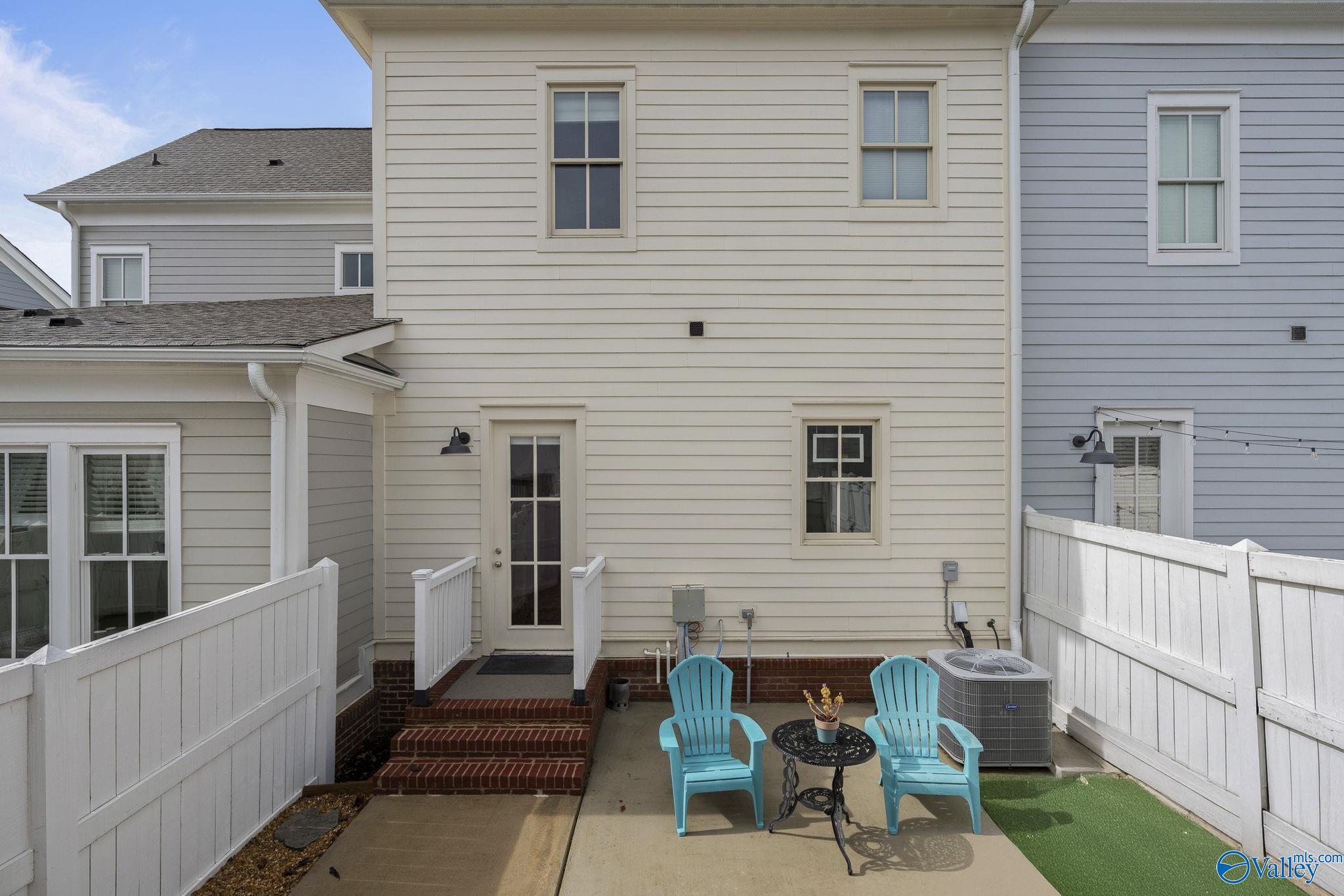 Huntsville, Alabama 35806, United States, 2 Bedrooms Bedrooms, ,3 BathroomsBathrooms,Residential,Active,238193