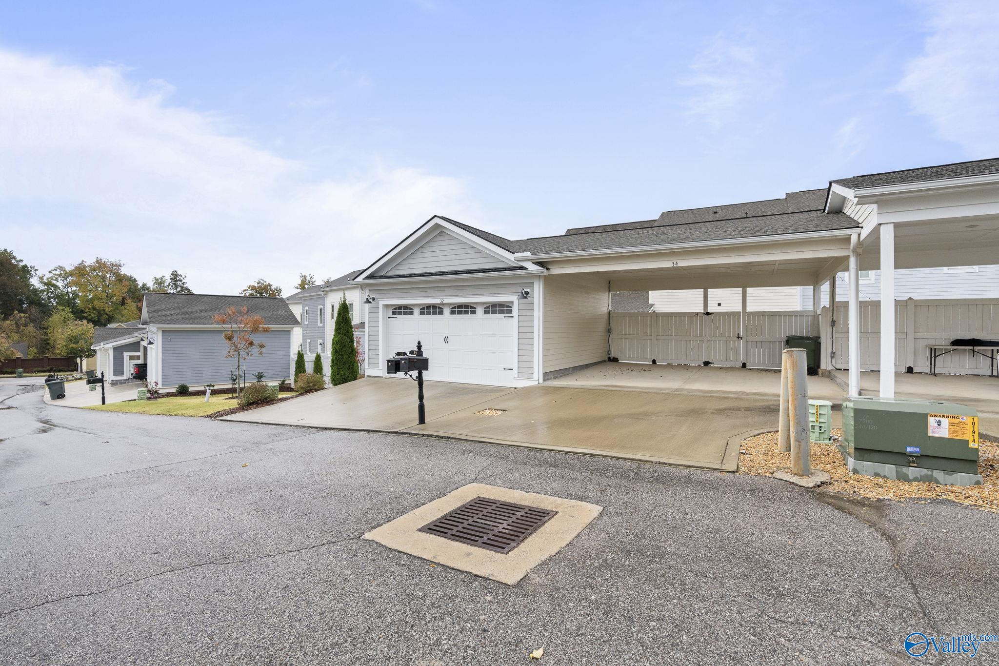 Huntsville, Alabama 35806, United States, 2 Bedrooms Bedrooms, ,3 BathroomsBathrooms,Residential,Active,238193