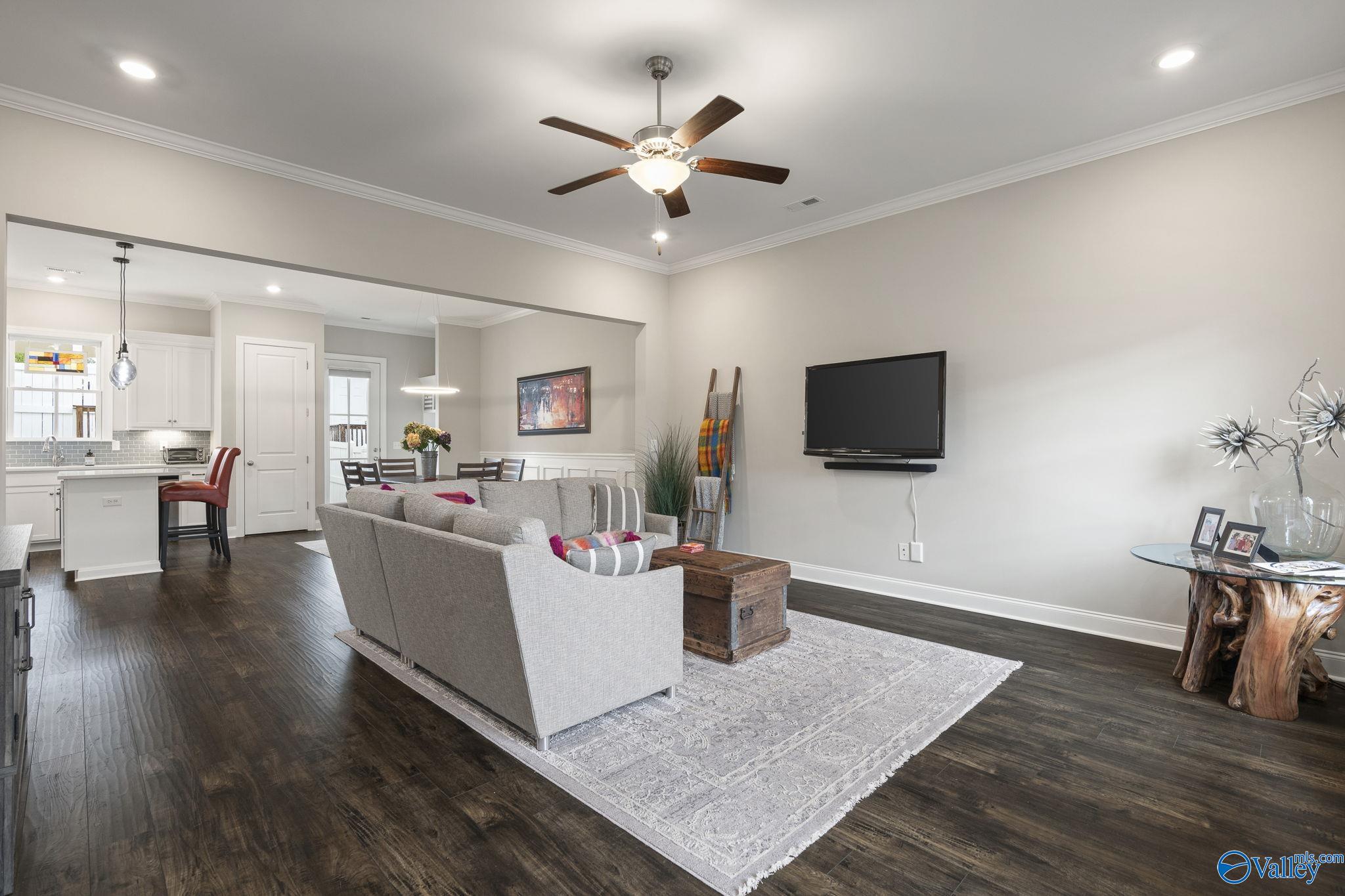 Huntsville, Alabama 35806, United States, 2 Bedrooms Bedrooms, ,3 BathroomsBathrooms,Residential,Active,238193